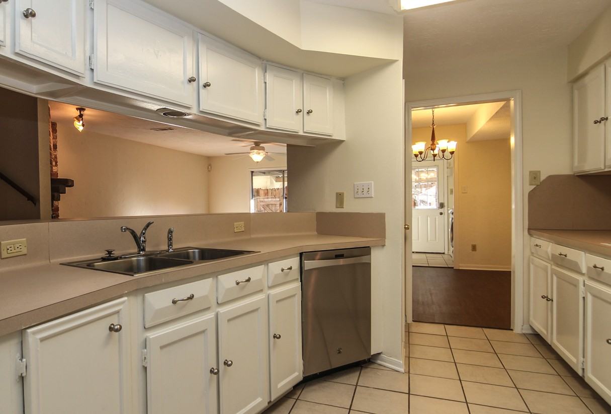 14209 Lost Meadow Ln - Photo 5 of 16