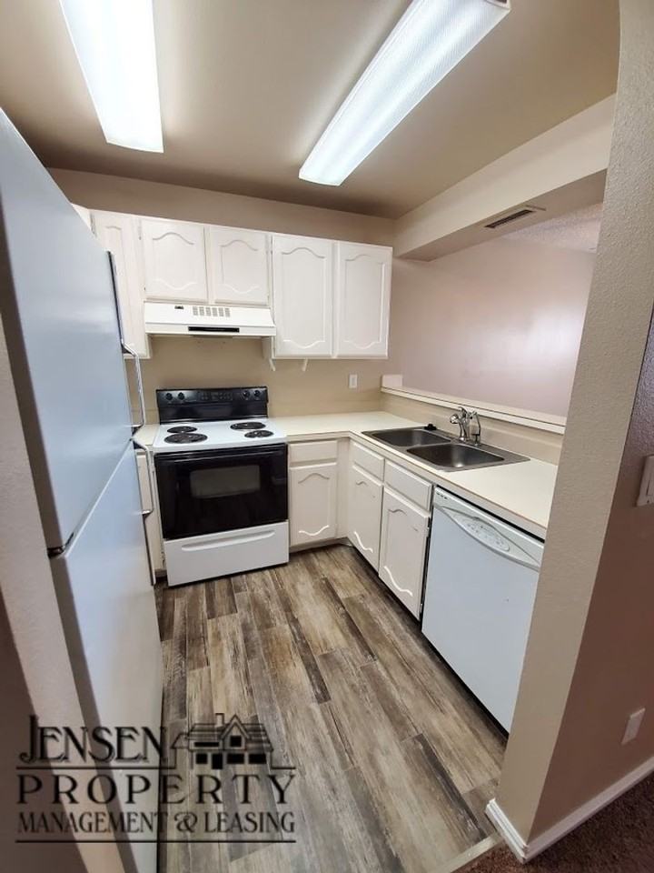 161 W 950 S #C6 - Photo 3 of 23