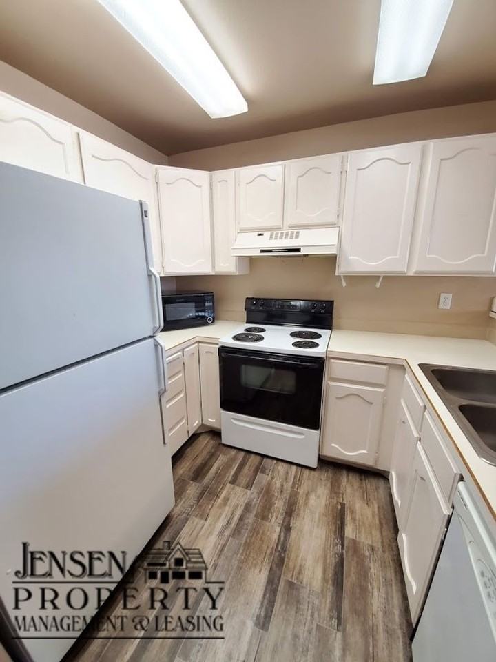 161 W 950 S #C6 - Photo 4 of 23