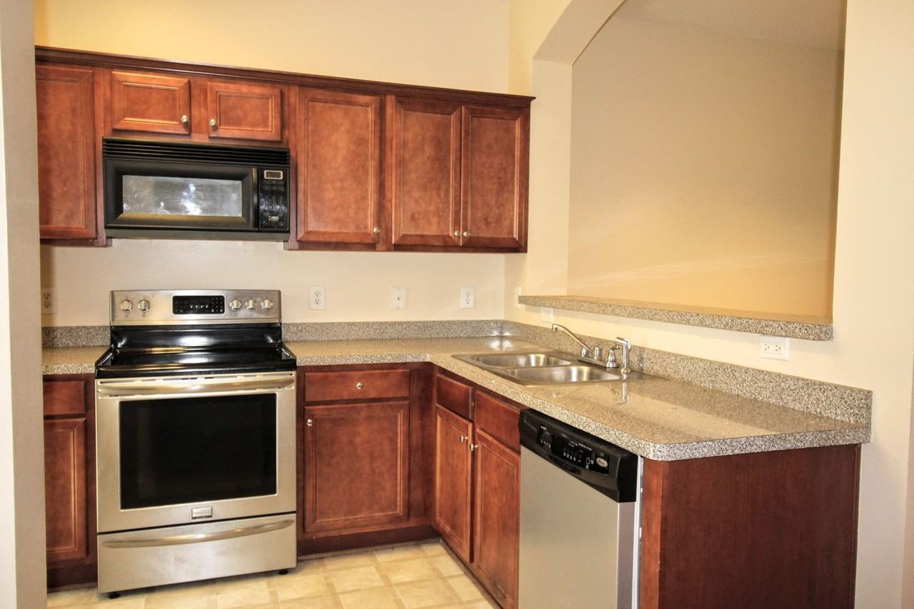 1402 Bayrose Cir - Photo 2 of 22