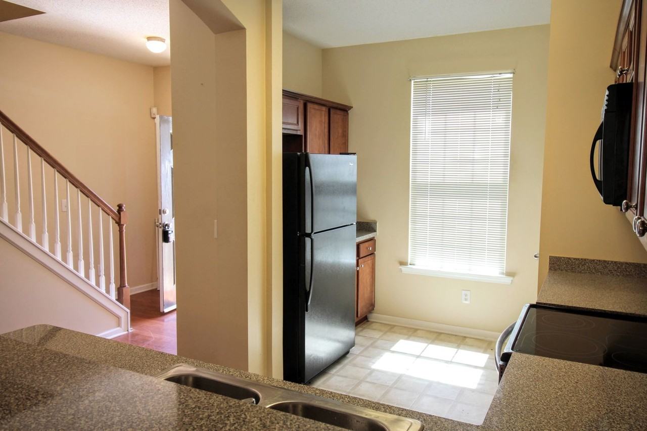 1402 Bayrose Cir - Photo 3 of 22