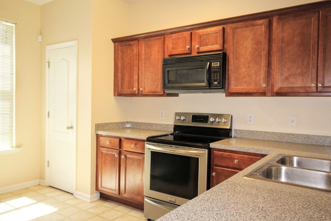 1402 Bayrose Cir - Photo 4 of 22