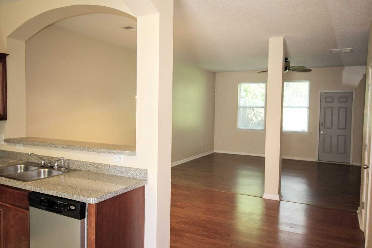 1402 Bayrose Cir - Photo 6 of 22