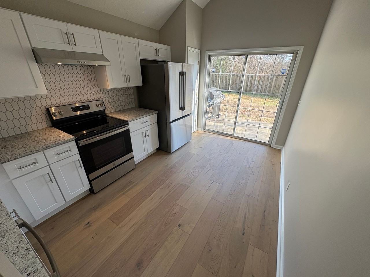 5504 Knollcrest - Photo 4 of 14