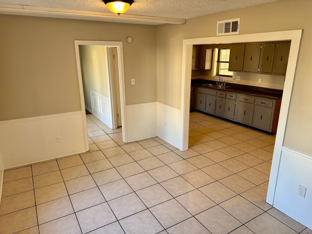 7141 Oak Forest Dr - Photo 4 of 15