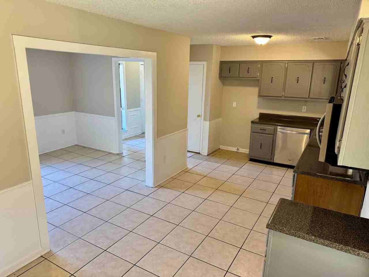 7141 Oak Forest Dr - Photo 5 of 15