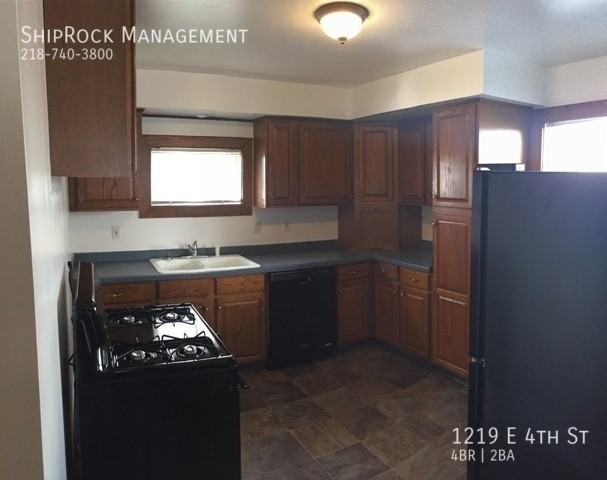 1219 E 4th St - Photo 3 of 6