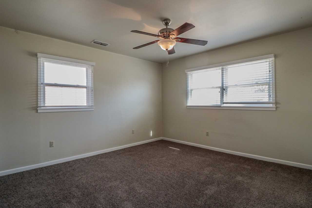 3008 57th St - Photo 7 of 10