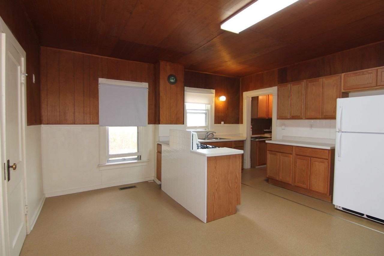 3161 130th St - Photo 2 of 17