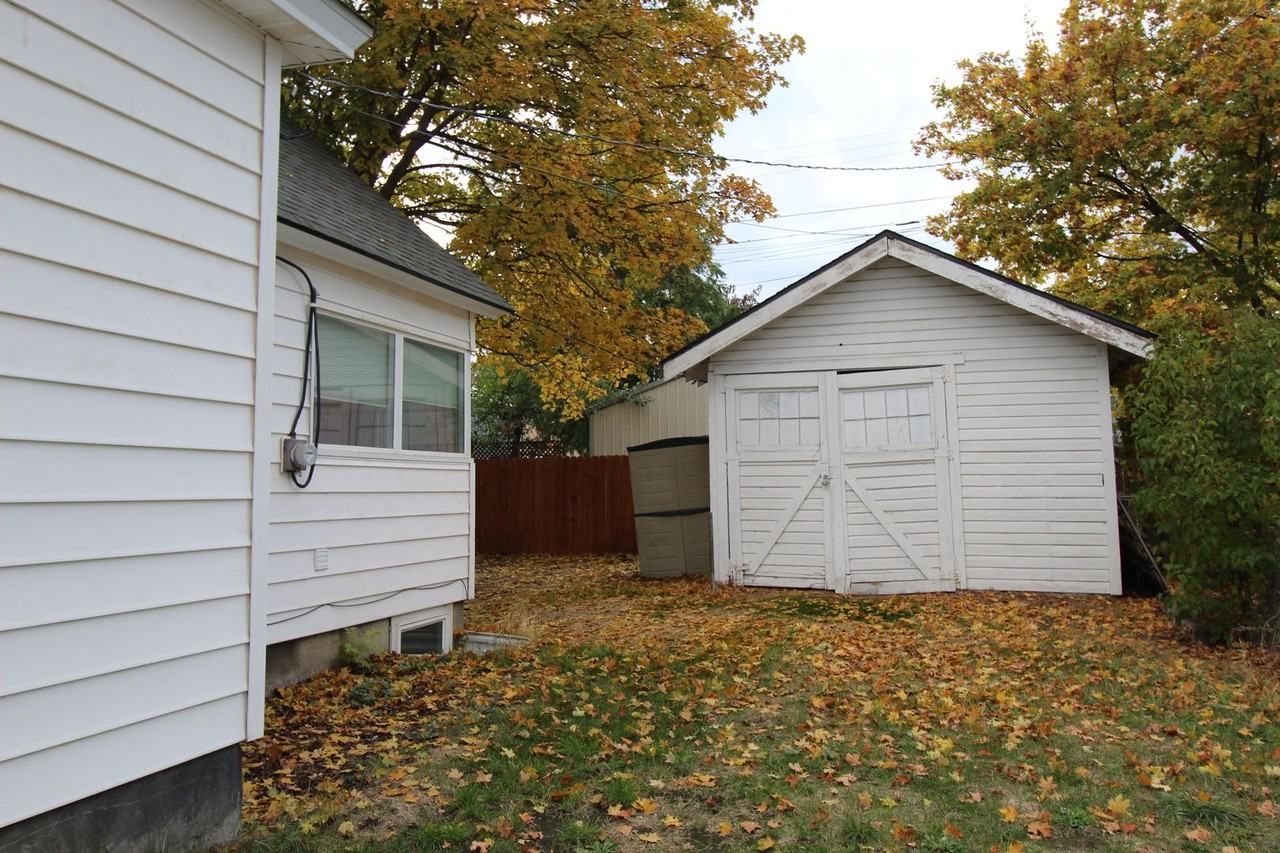 4711 N Regal St - Photo 3 of 23