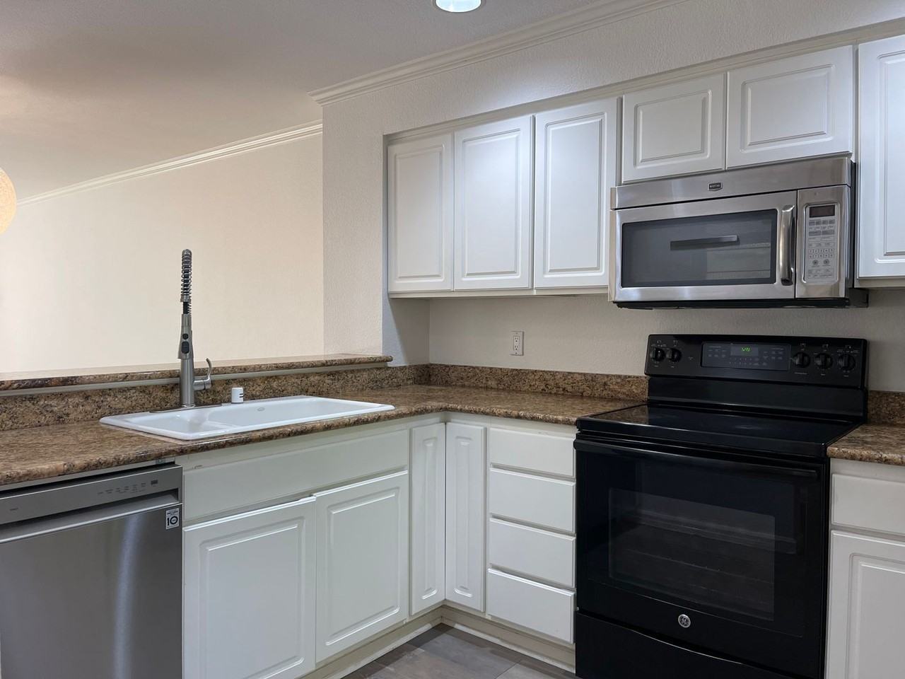 410 2nd Ave S - Photo 3 of 15