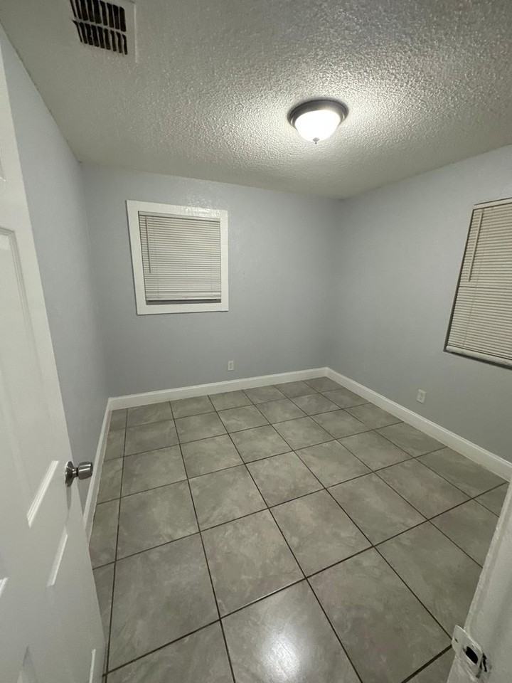 1915 Florida Ave - Photo 6 of 21