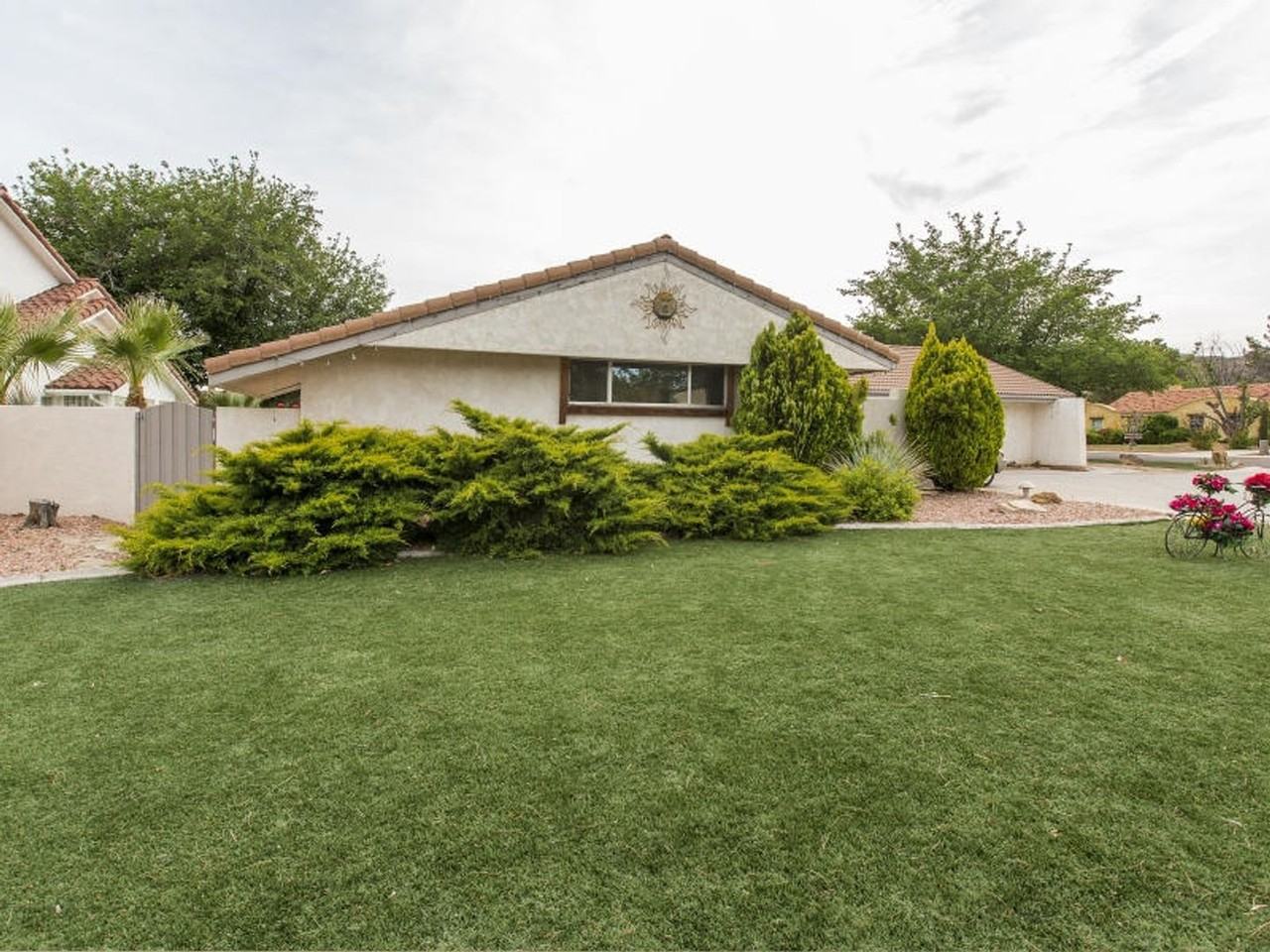 3010 Provost Rd - Photo 2 of 41