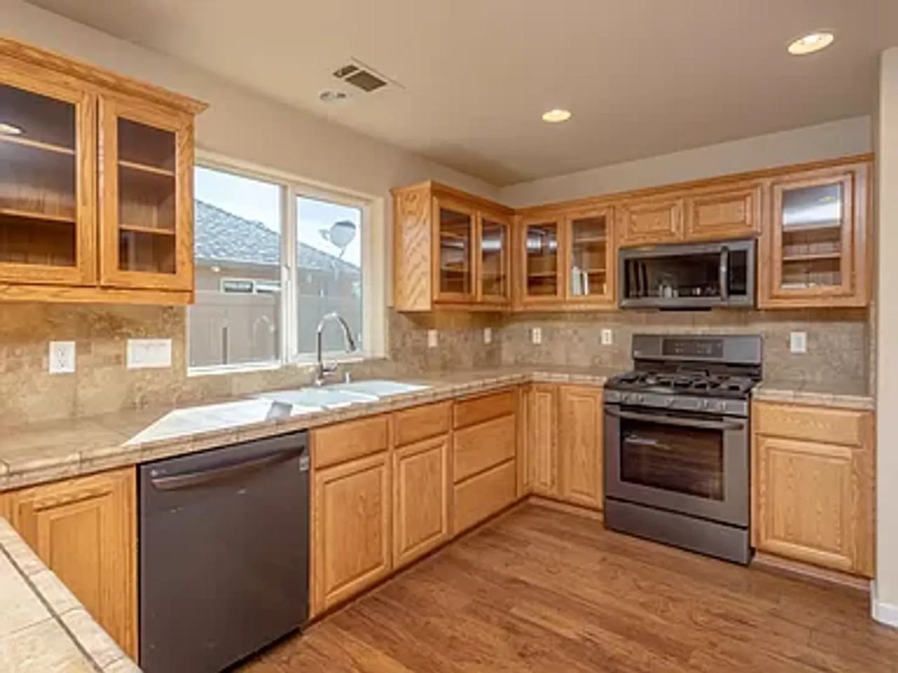 3717 Rhonda Rd - Photo 5 of 20