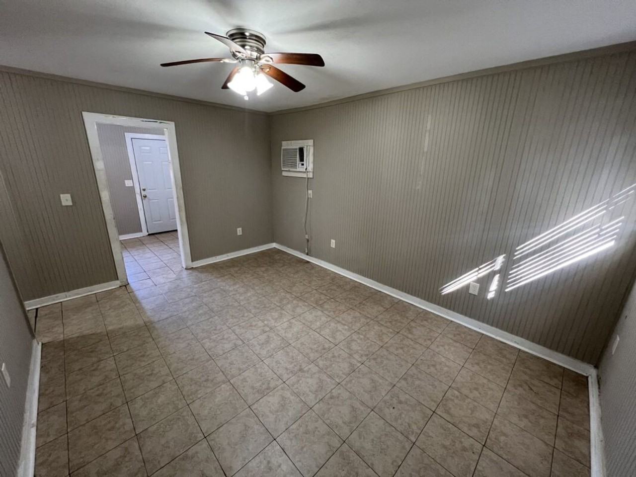 5863 Denova St - Photo 5 of 24