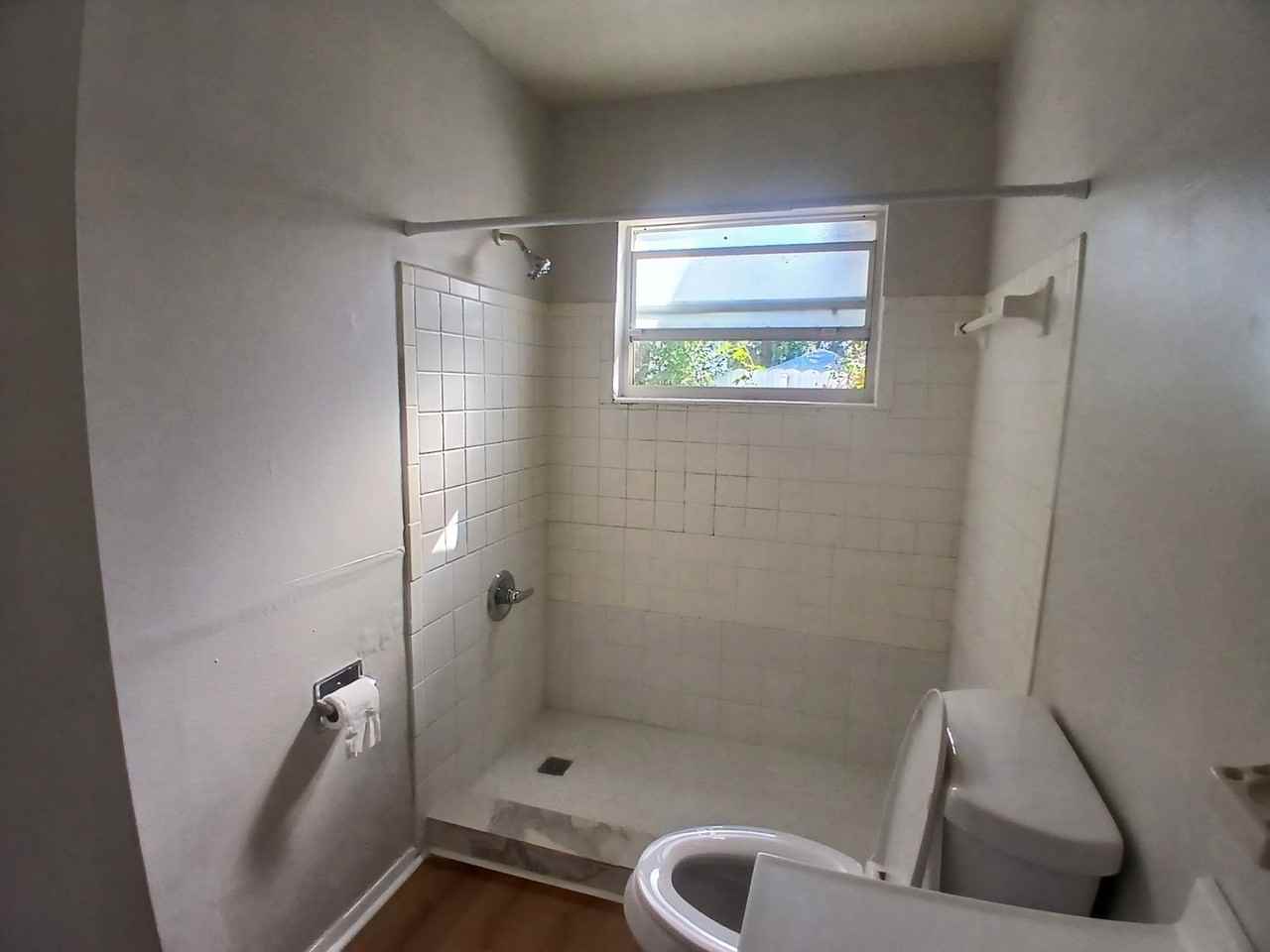 8607 N 10th St - Photo 2 of 8