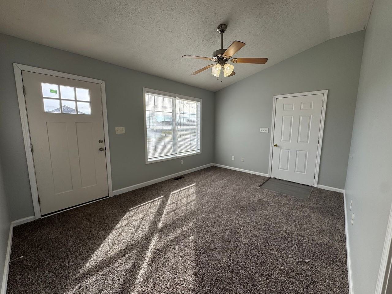 301 Hilton Way - Photo 3 of 14