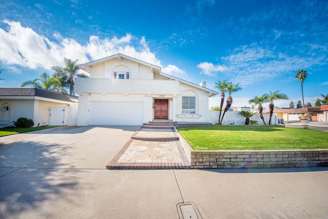 19201 Sherborne Ln - Photo 2 of 50