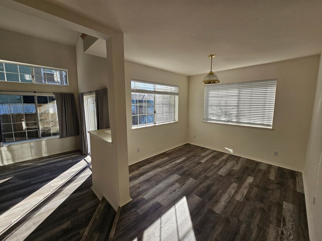 231 Rosita St - Photo 4 of 23