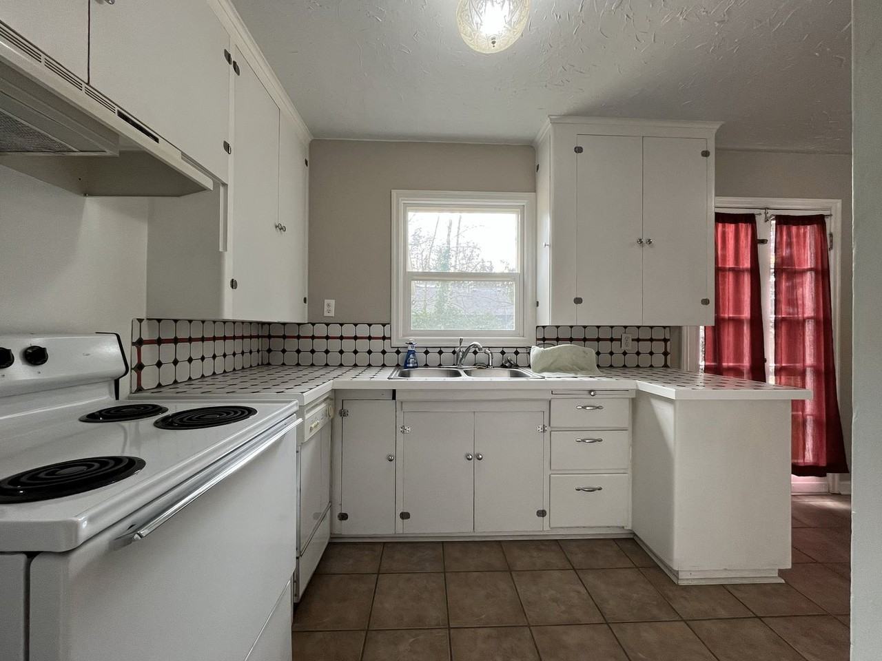 2844 Sw Custer St - Photo 6 of 32