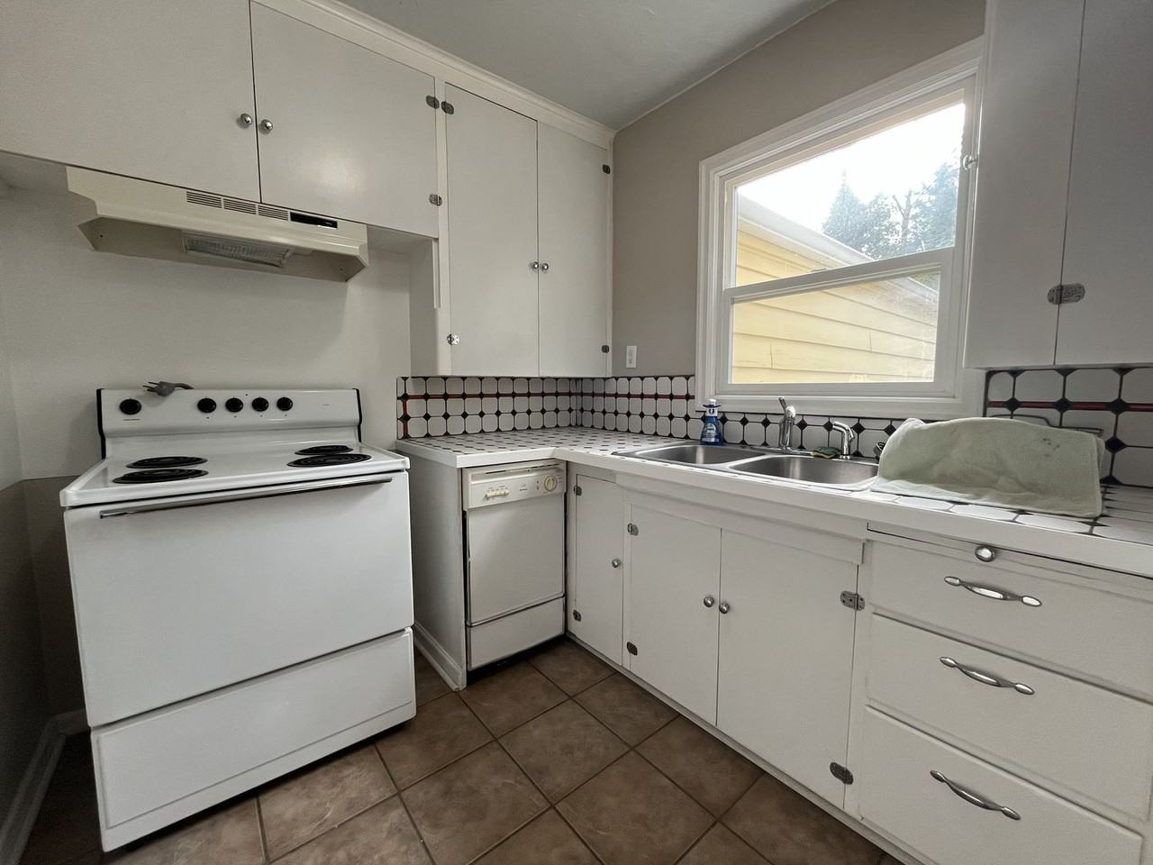 2844 Sw Custer St - Photo 7 of 32