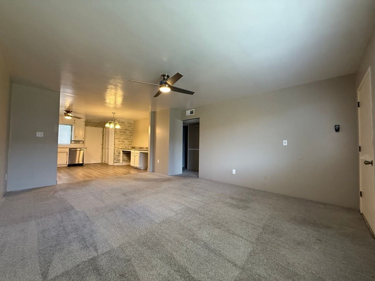 541 Front St - Photo 3 of 13