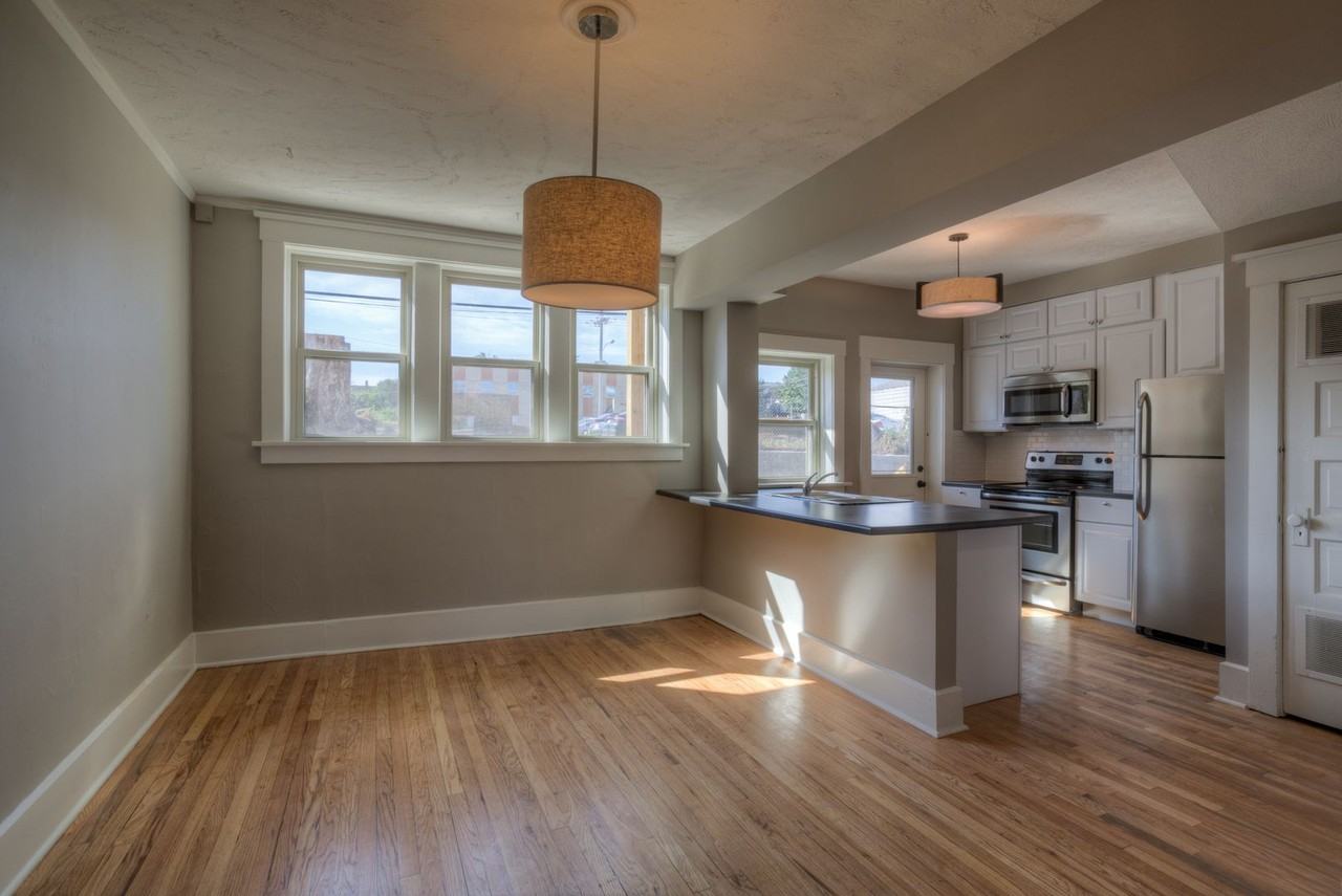 3913 3913 / 3915 / 3917 / 3919 Farnam St - Photo 3 of 17