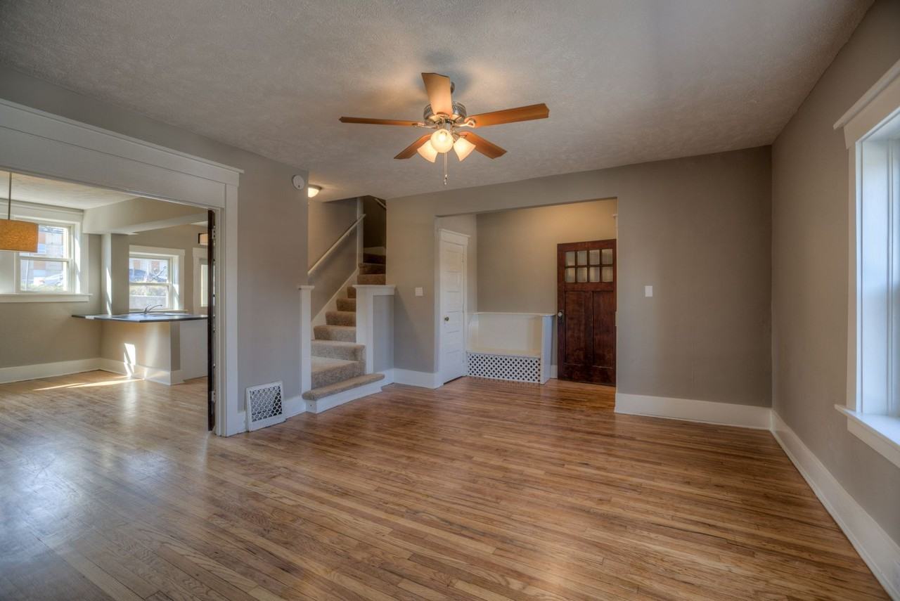 3913 3913 / 3915 / 3917 / 3919 Farnam St - Photo 4 of 17