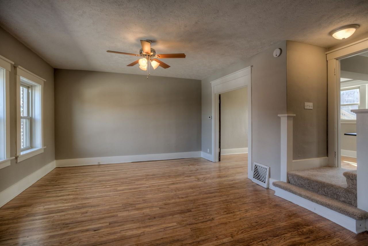 3913 3913 / 3915 / 3917 / 3919 Farnam St - Photo 7 of 17