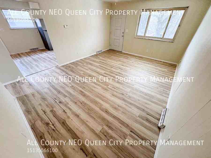 2420 Ulrich Ave - Photo 4 of 22