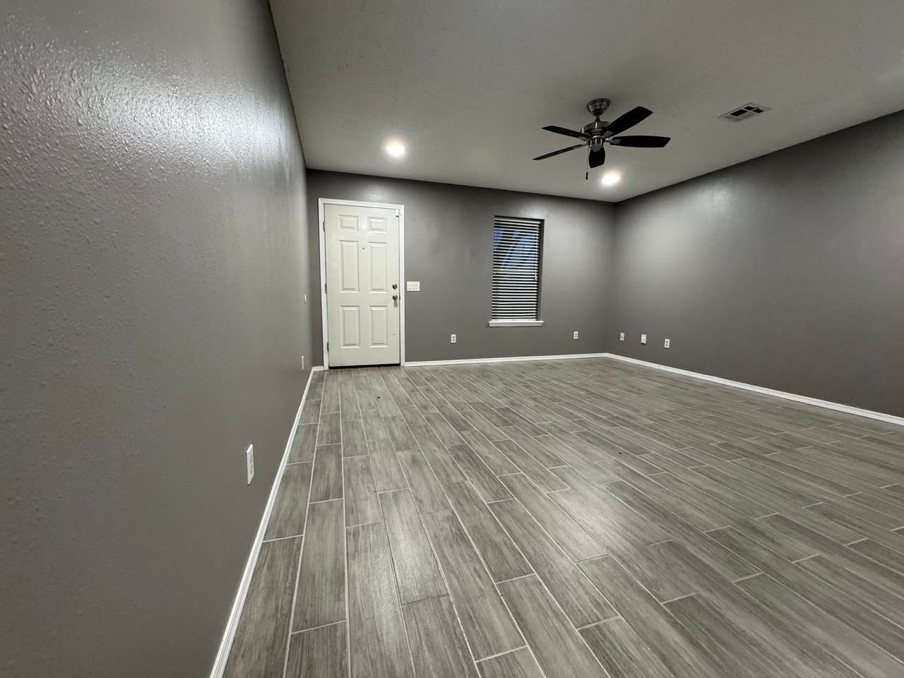 303 Southland St - Photo 2 of 19