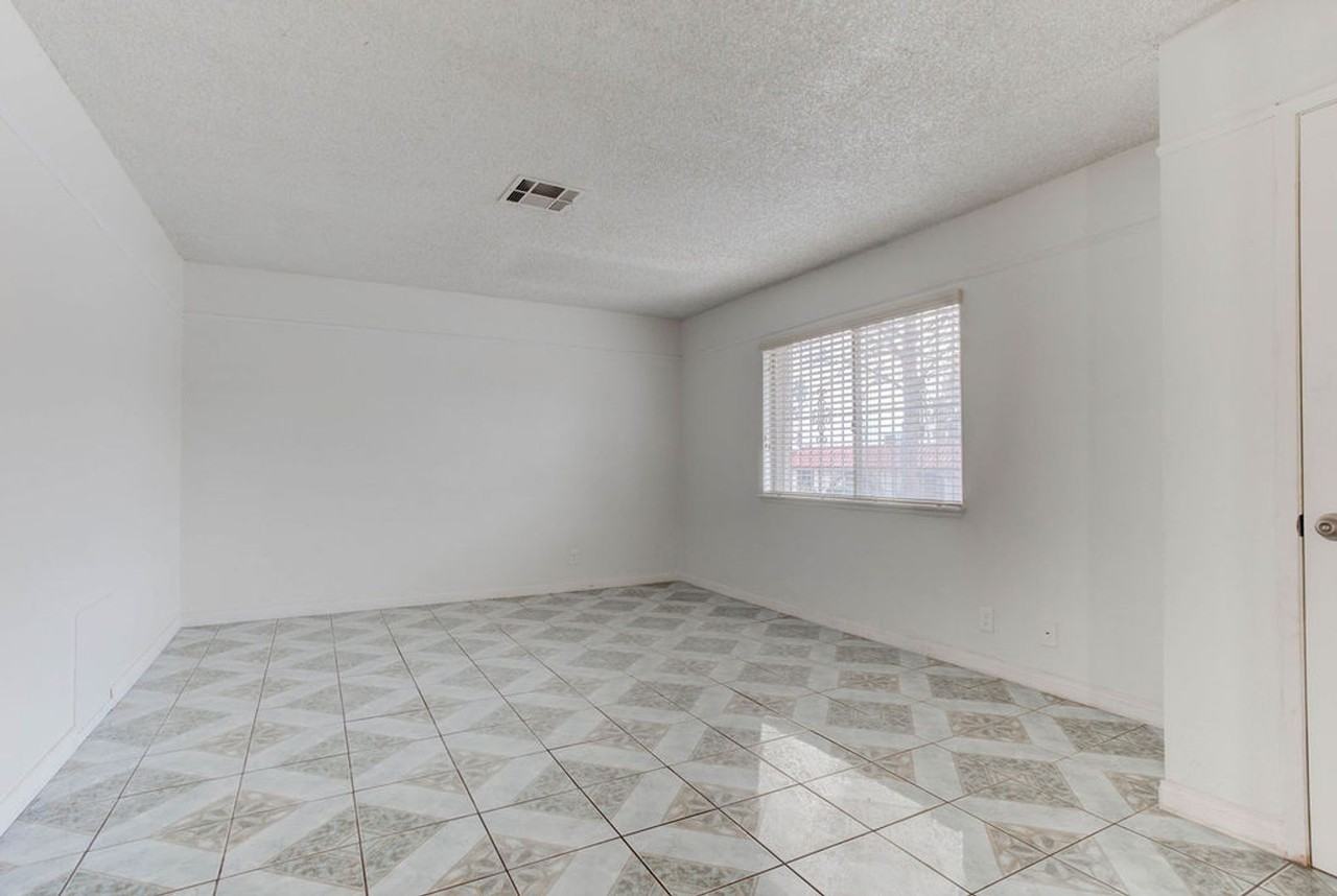 808 Hedge Way #7 - Photo 2 of 30