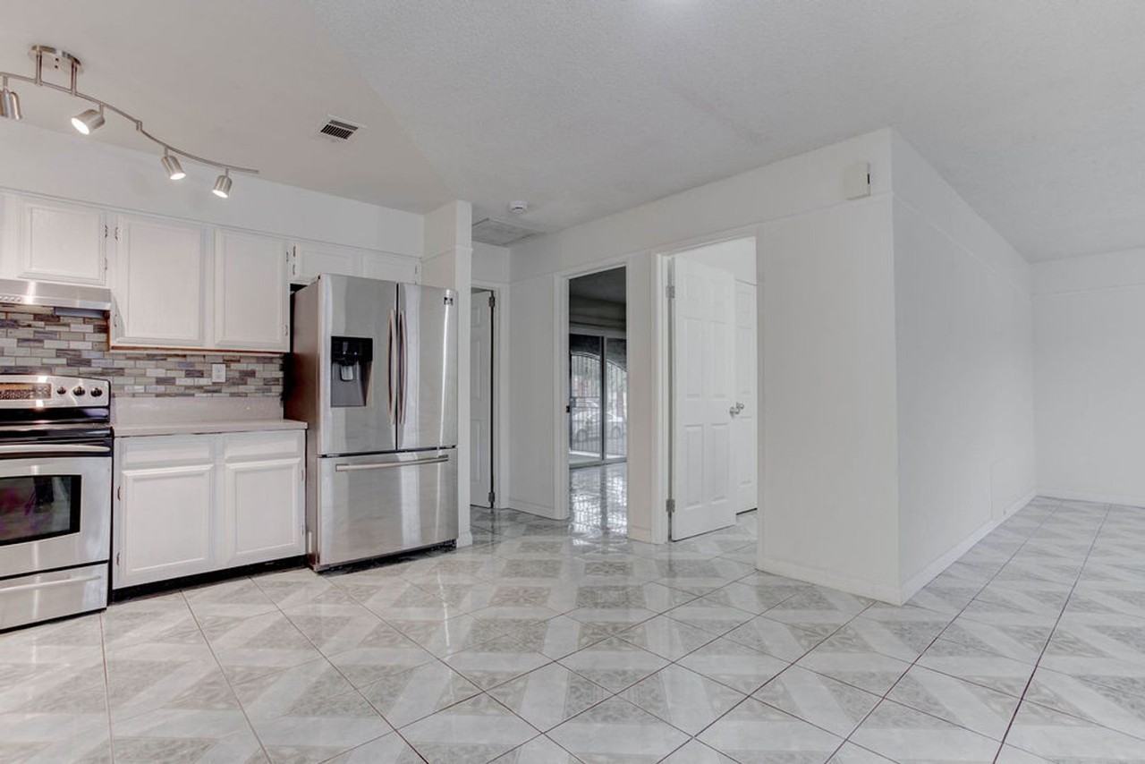 808 Hedge Way #7 - Photo 7 of 30