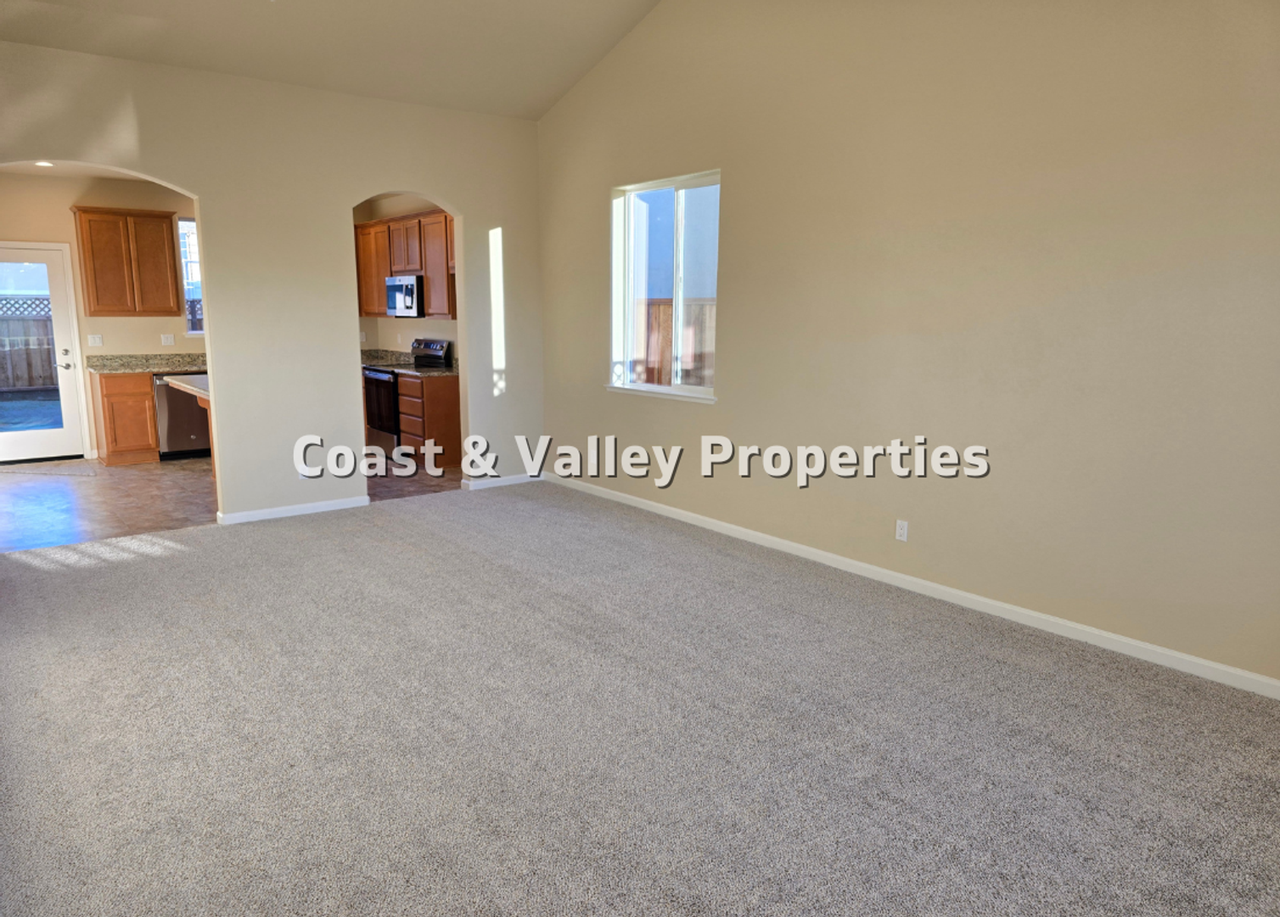 784 Livingston Ave - Photo 2 of 9