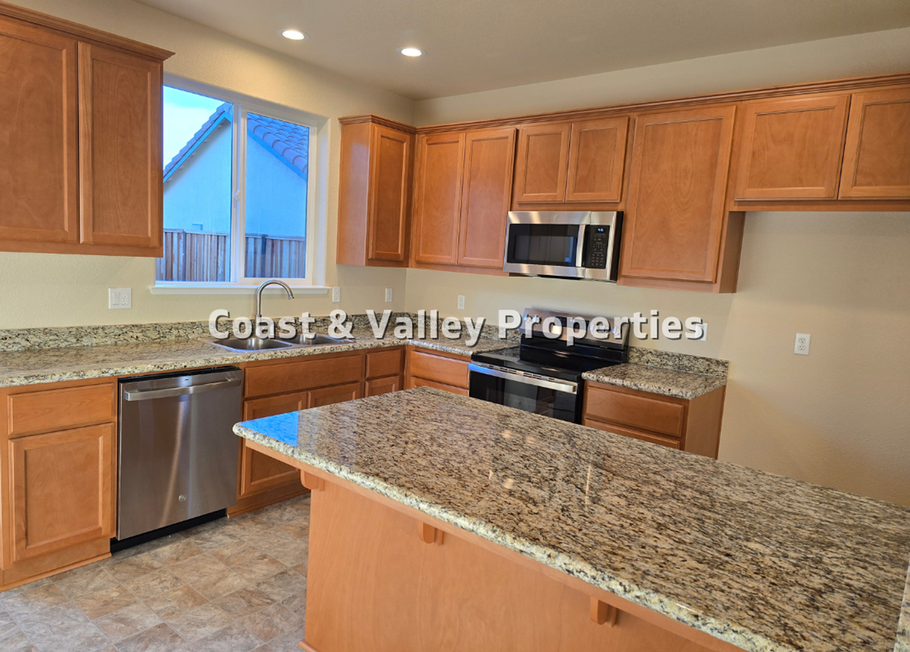 784 Livingston Ave - Photo 3 of 9