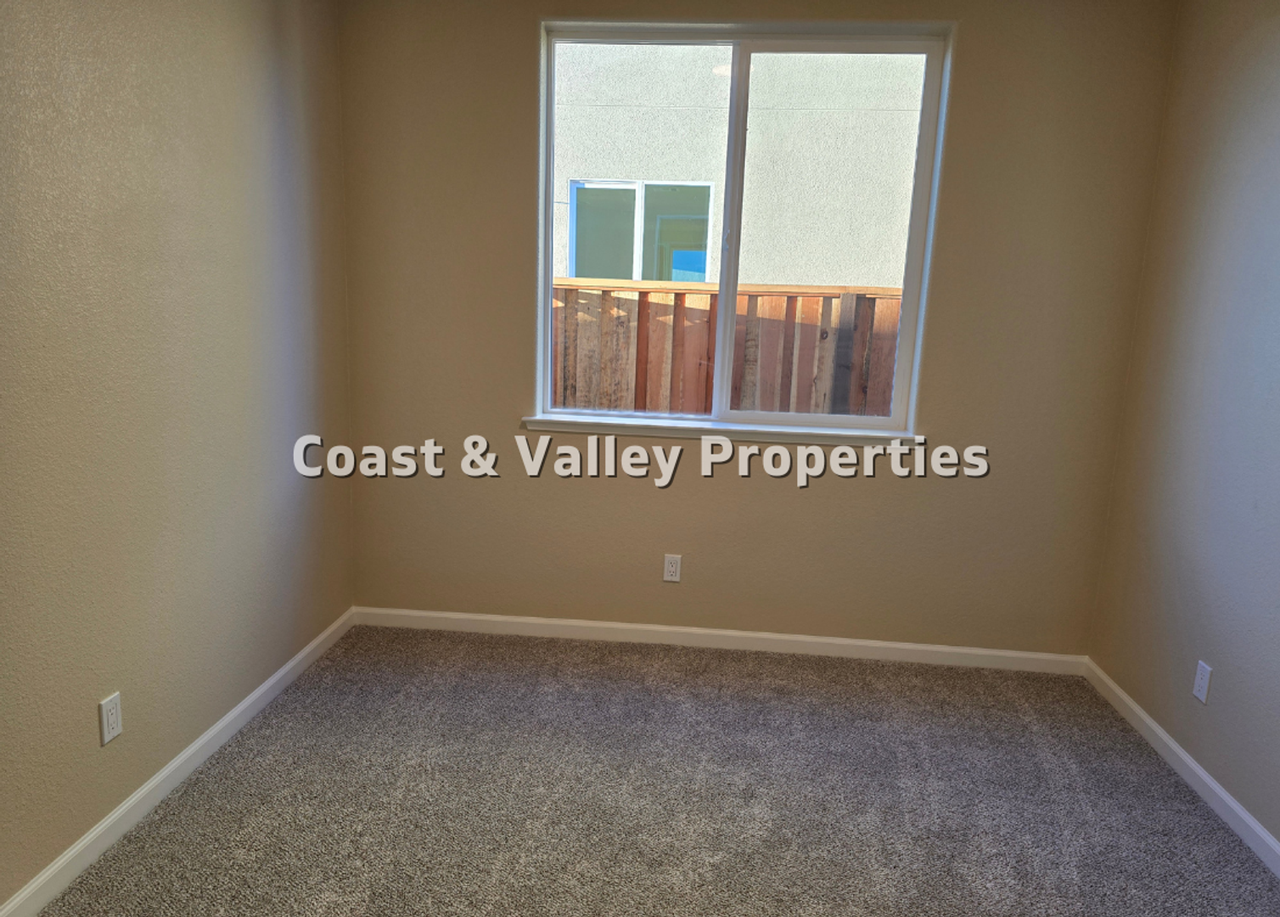 784 Livingston Ave - Photo 6 of 9