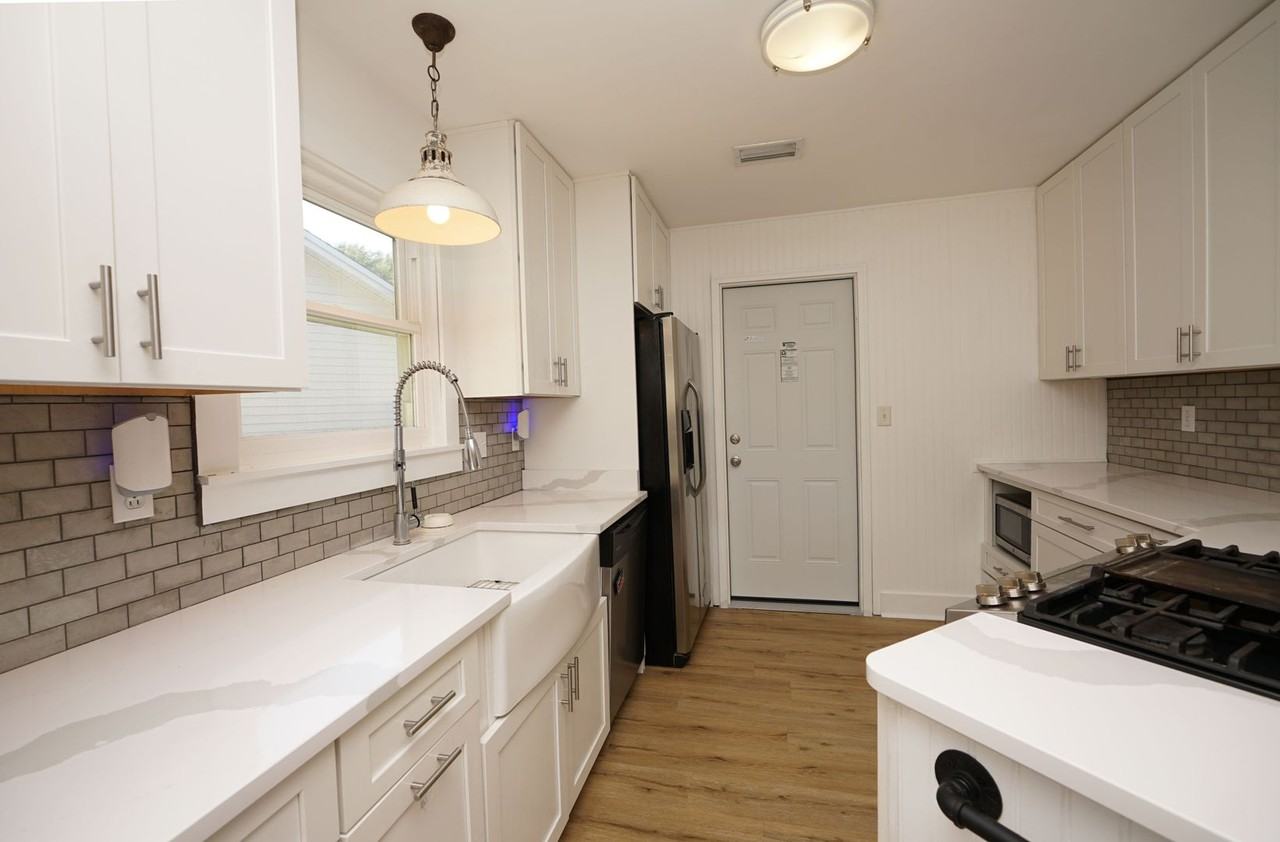 128 Midland Ct - Photo 3 of 30