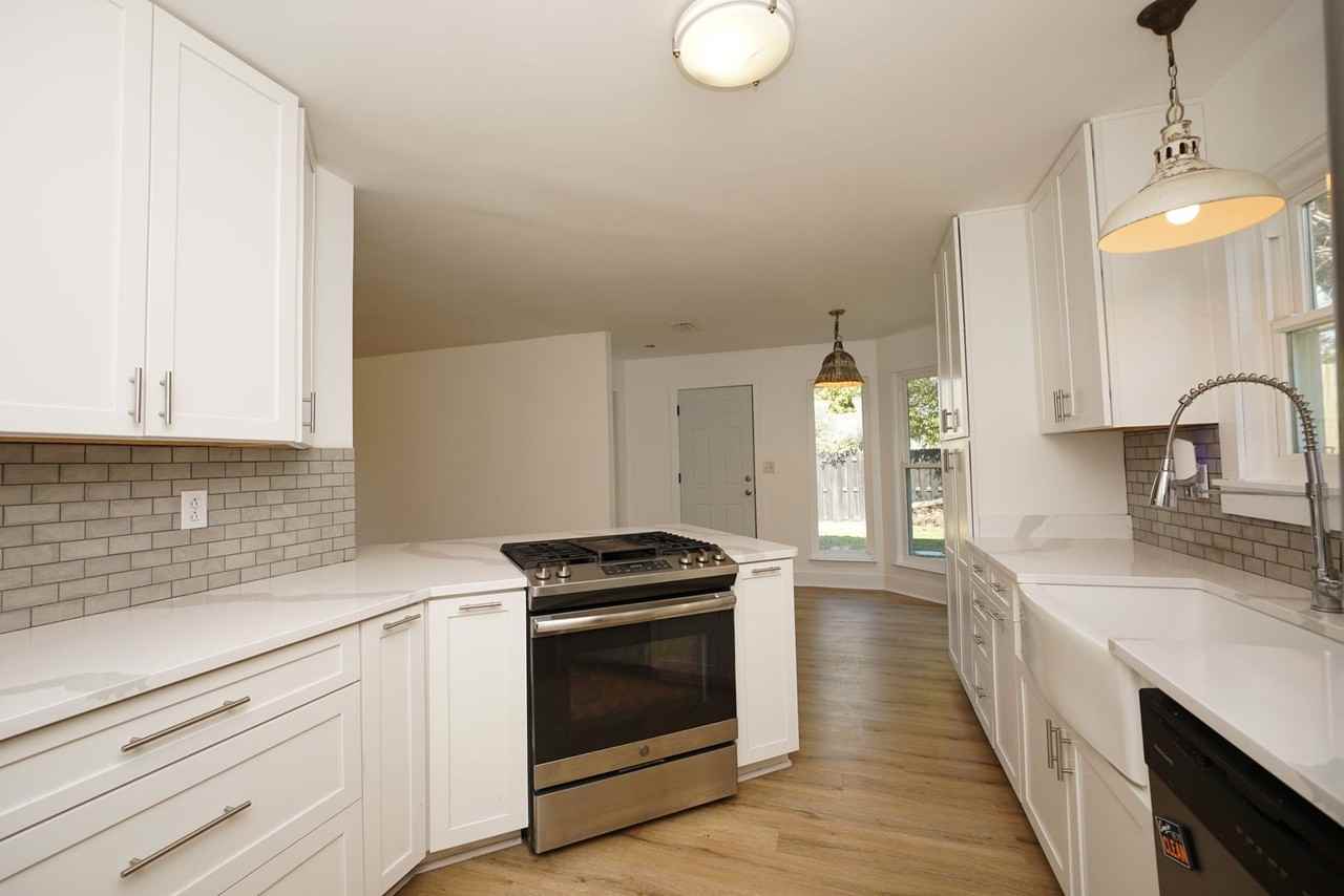 128 Midland Ct - Photo 5 of 30