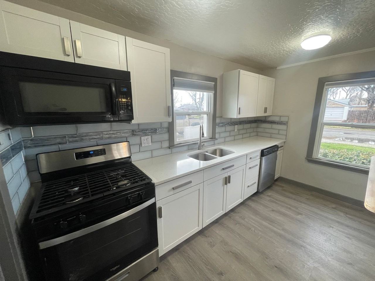 1662 Ogden Ave - Photo 6 of 22