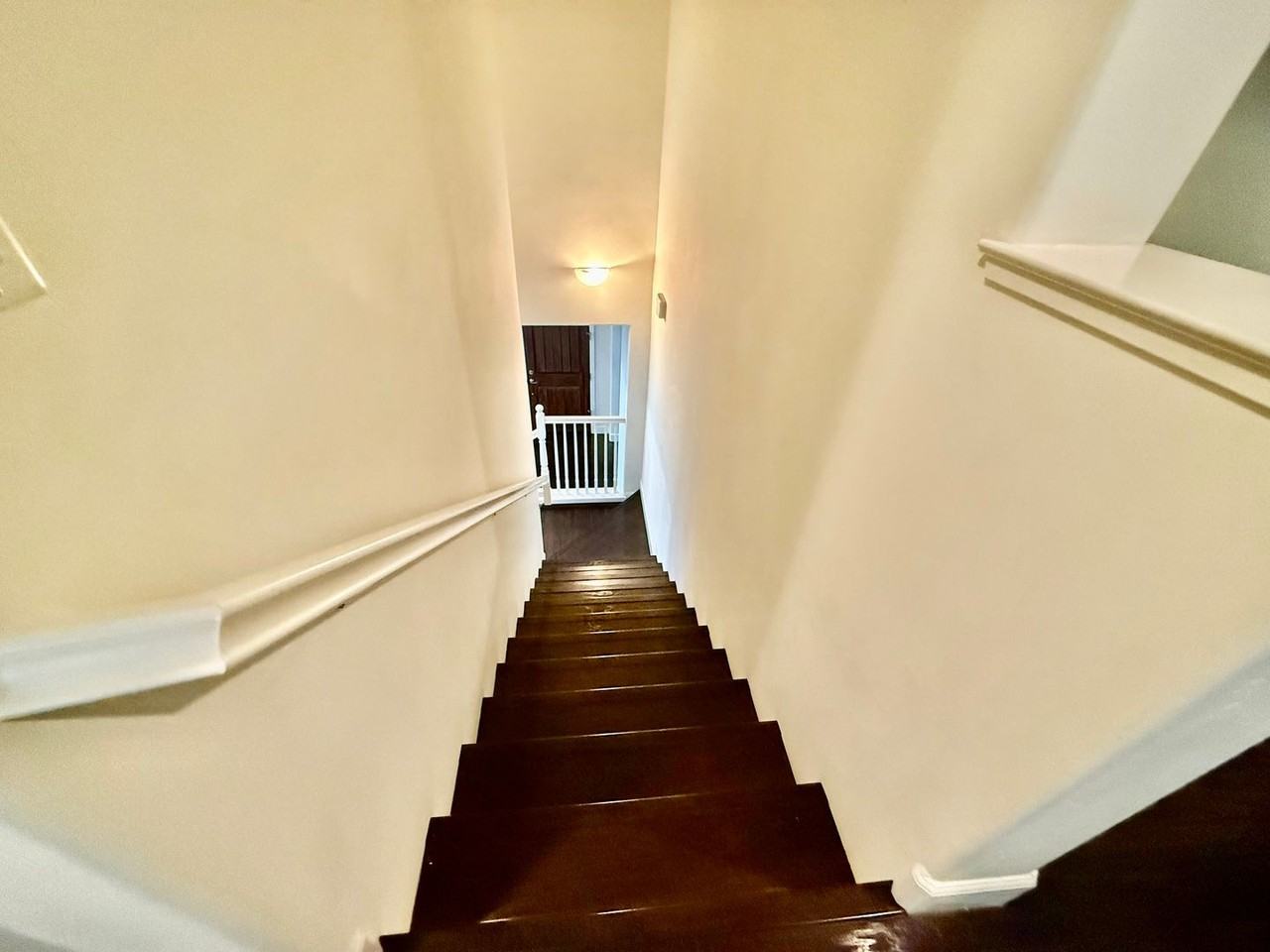 1049 Matthews Run Way - Photo 4 of 30