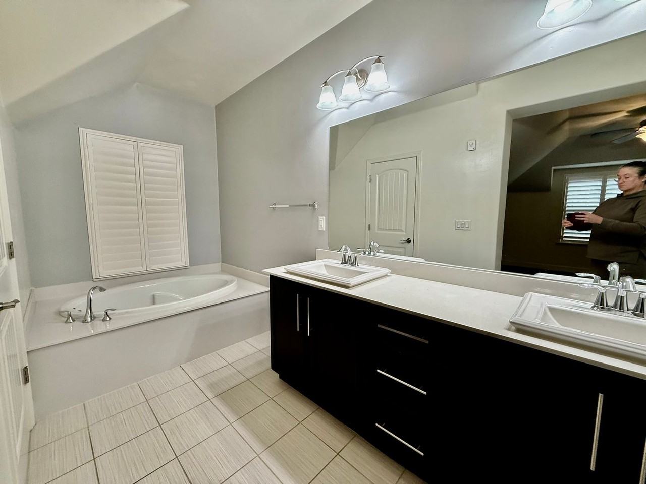 1049 Matthews Run Way - Photo 6 of 30