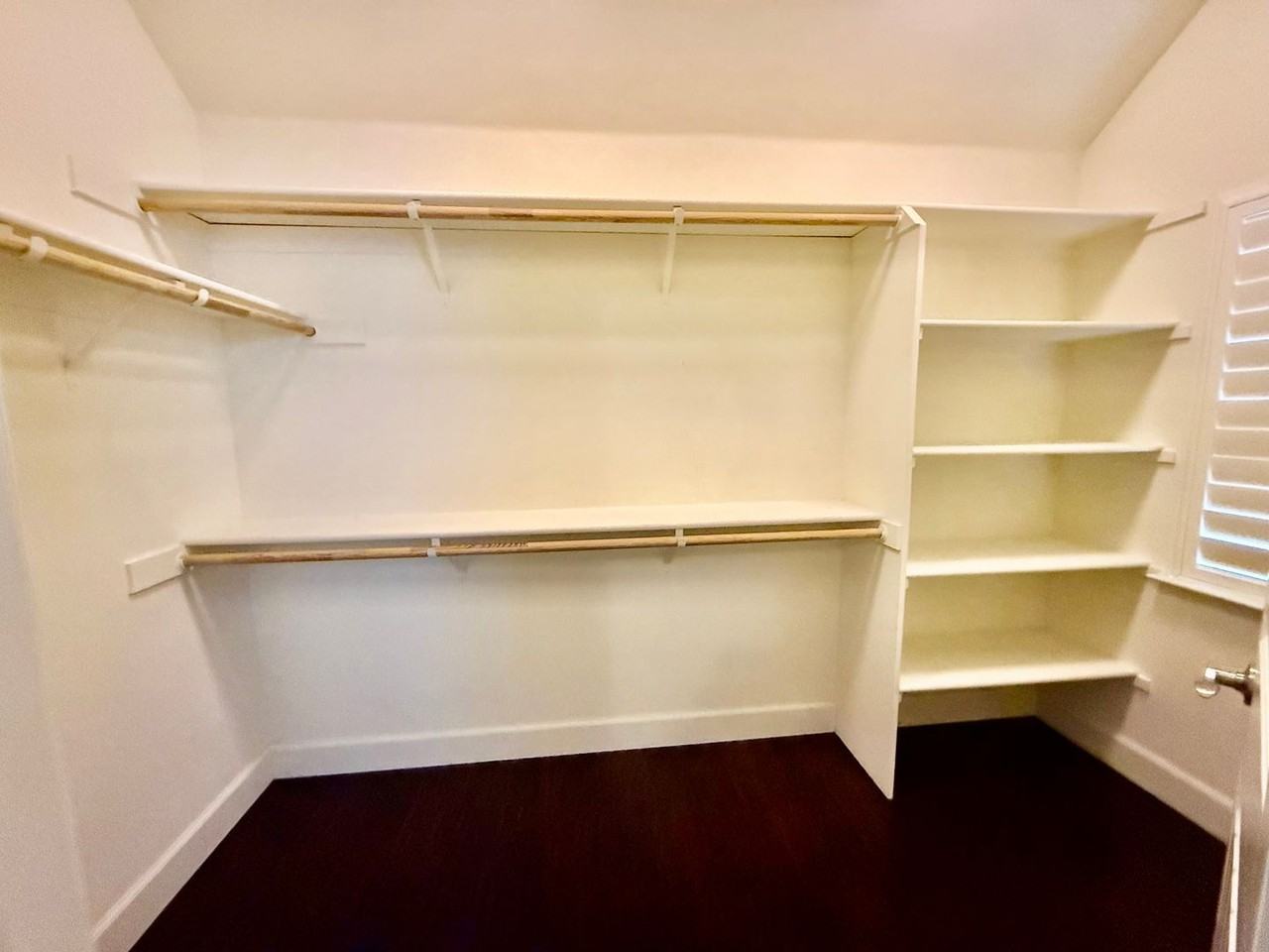 1049 Matthews Run Way - Photo 7 of 30