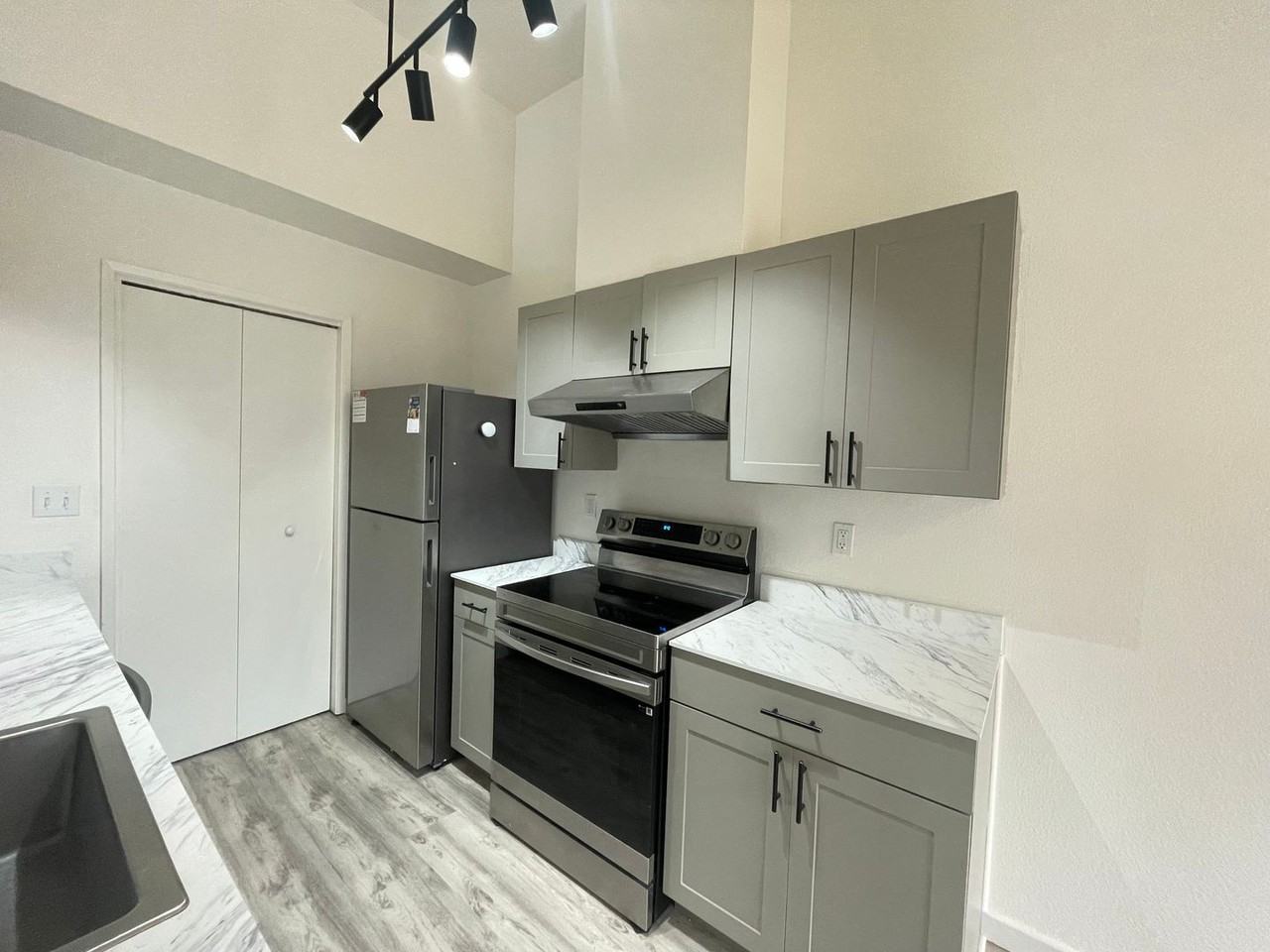 8 Schooner Ct - Photo 6 of 16