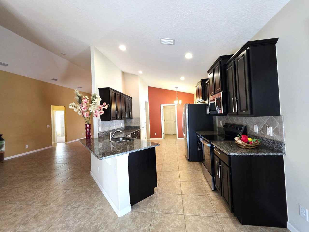 8051 Westfield Cir - Photo 7 of 50