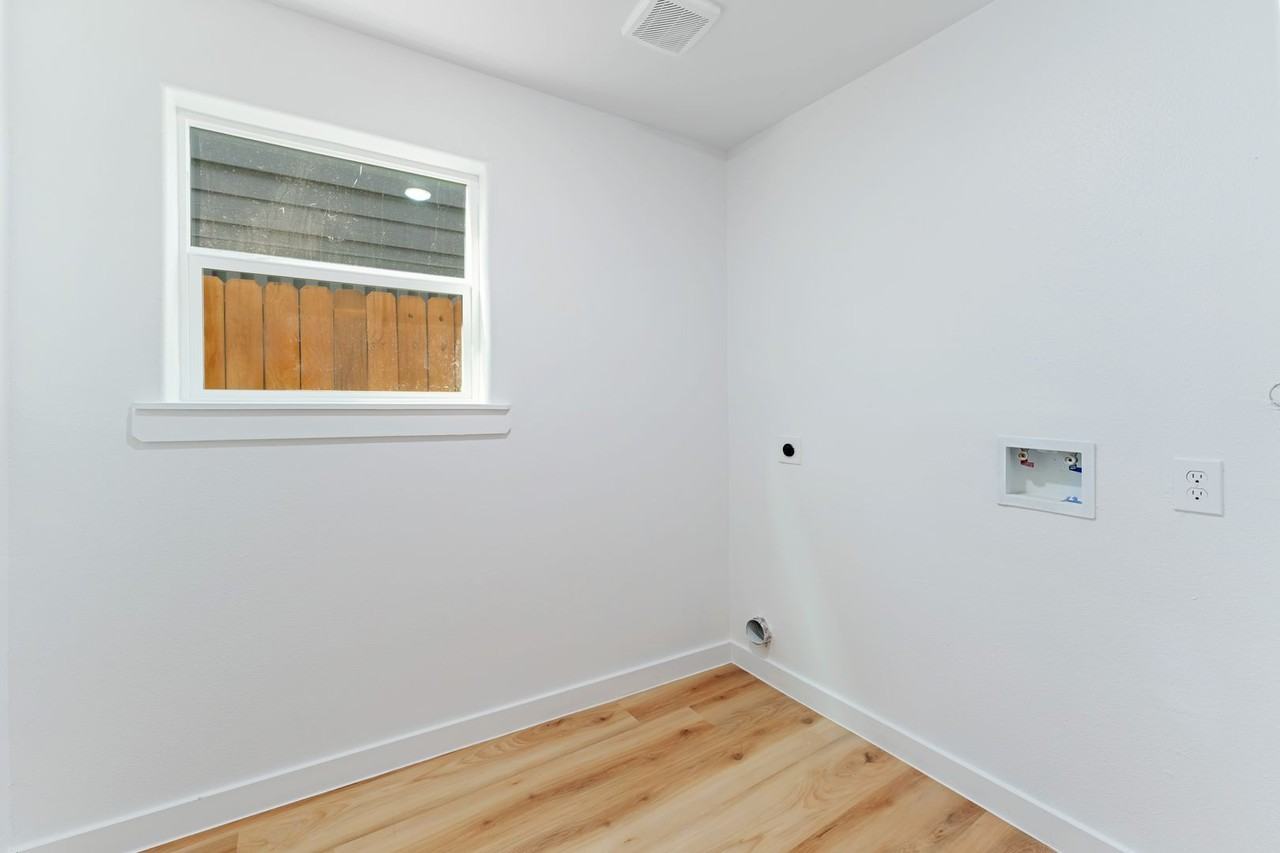 9412 Firnat St #A - Photo 3 of 25