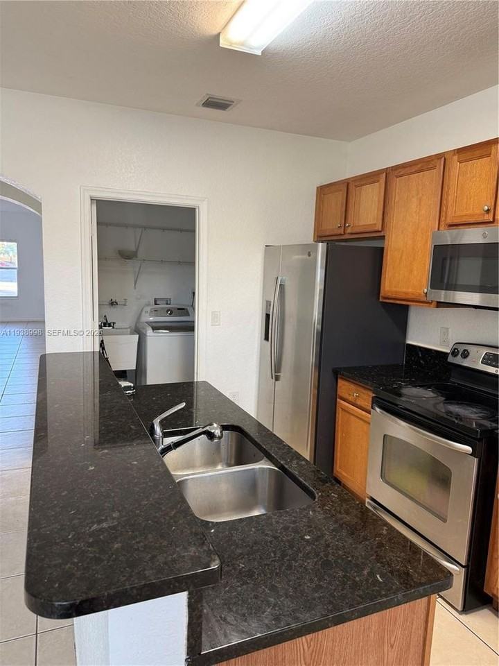 12260 Sw 27th St - Photo 3 of 27