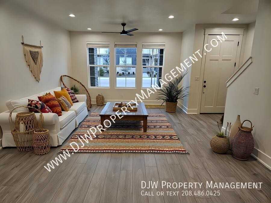 1332 N Meadowglen Ave - Photo 2 of 14