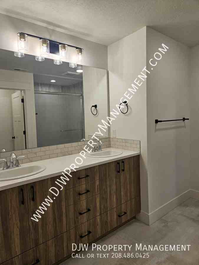 1332 N Meadowglen Ave - Photo 7 of 14