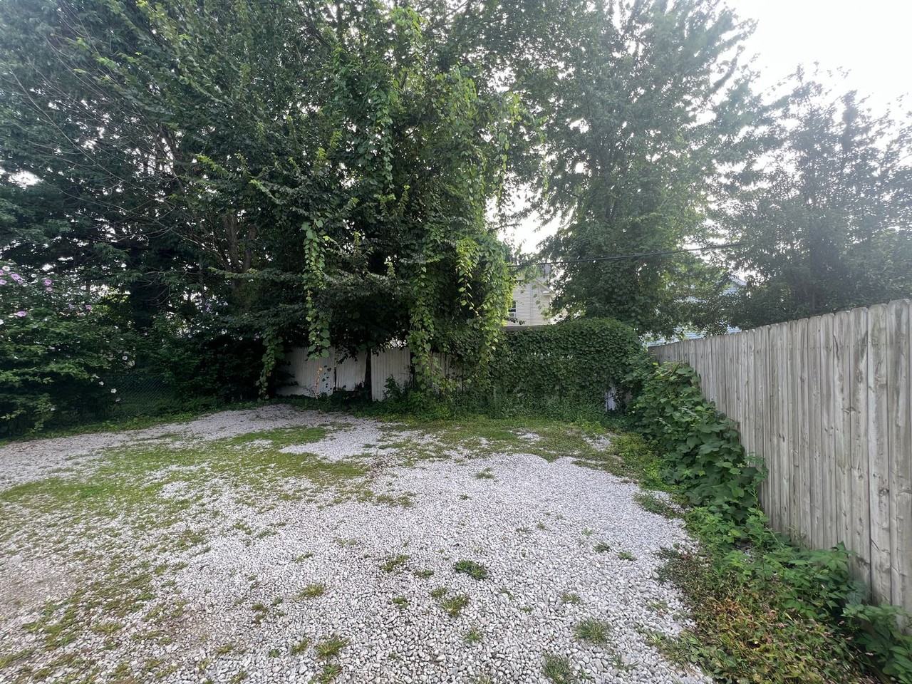 1285 Cook Ave - Photo 2 of 14