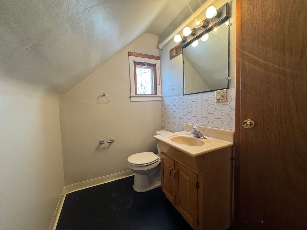 1285 Cook Ave - Photo 6 of 14